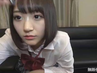 在完全禁止色情行为的正统派男性美容院工作的纯白柔软蓬松爆乳美容院绫酱（23岁）长达2个月的交涉的结果心愿的AV摄影成功！